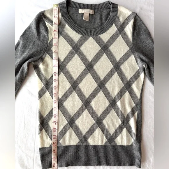 Banana Republic Gray and Cream Argyle Sweater Small - Picture 4 of 6